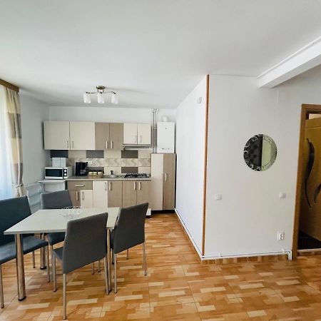 Garsoniera Family Apartment บุชเตนี ภายนอก รูปภาพ